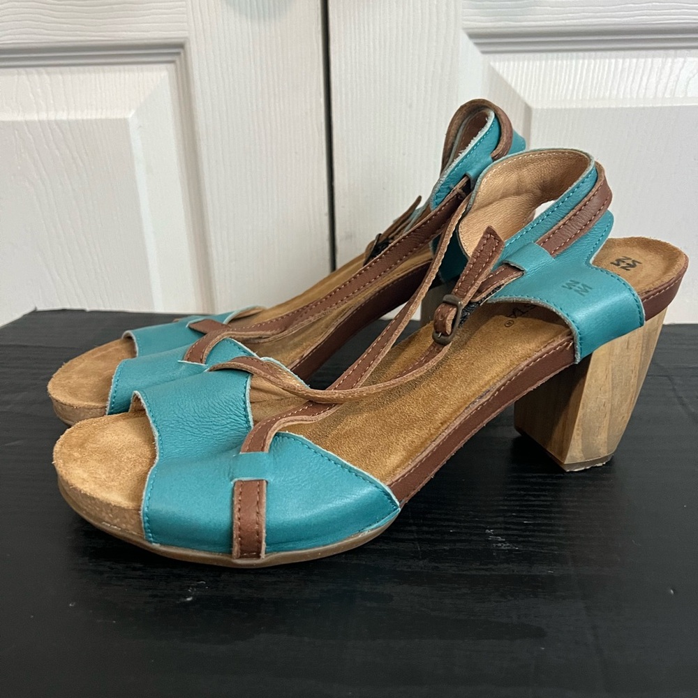 El Naturalista leather Kuna sandals ocean Teal Blue Heels